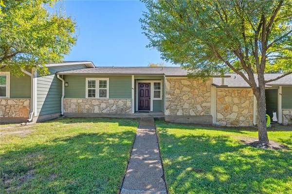 Condo for Sale in College Station,  (2bd 2ba) 1