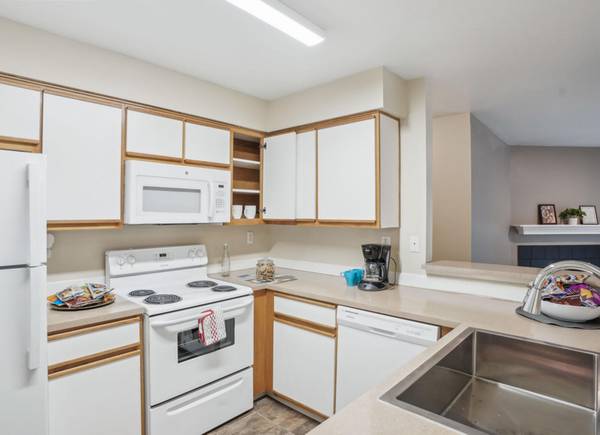 $1,550 / 1br - FREE GIFT with TOUR! Fully Equipped Kitchen w Dishwasher/ Microwave (Beaverton)64039056366337123