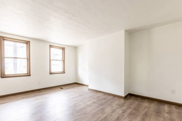 $1,199 / 2br - 7 Renwick---- 2 Bedroom, 1 Bathroom---Available Now!!64013204590209123