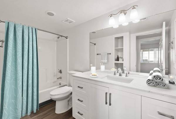 $1.075 / 1 dormitorio - 650 pies² - ¡100 dólares de descuento mensual! Elegante apartamento de 1 dormitorio y 1 baño con armarios grandes63441709885953121