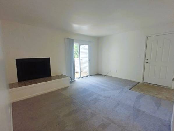 $1041.00 / 2br - 840ft2 - Rivermont Area 2 Bed 1.5 Bath Unit in Lynchburg, VA - Available 9/23/263851970019457122
