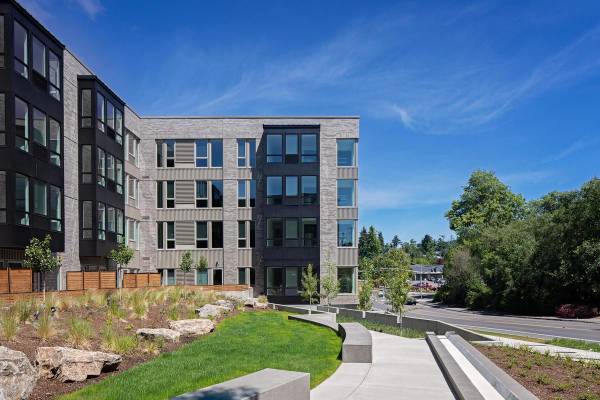 $2,688 / 2br - 1066ft2 - 6 WEEKS FREE! Perfectly Located: Spacious 2X2 Top-Floor Apartment (Multnomah Village)63999455835266124