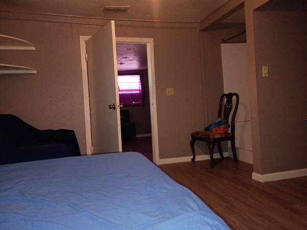 $600 / 1br - 1 room for rent (Corpus Christi)64036538273923120