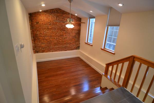 $1,695 / 1br - Ático bi-nivel de 1 dormitorio con A/A, lavandería, ¡distribución única! 326 S. 16th St (Rittenhouse Square)63666781929219120