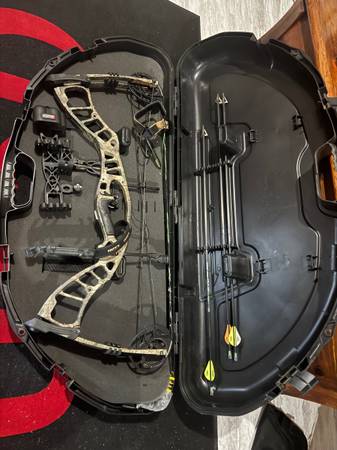 Bow/hoyt power stroke/case/arrows/lumenok/release 1