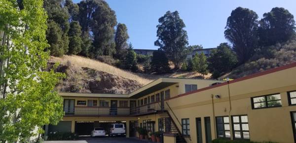 Comfortable Office Suites - Great Fourth Street Location 1