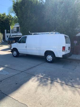 2009 Ford E250 - Photo 2