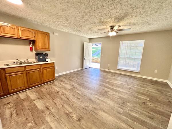 $1,048 / 480ft2 - Studio – All-In-One Living @ Lakeland Hills – Ready Nov 7! (Jefferson City)63815667127809122