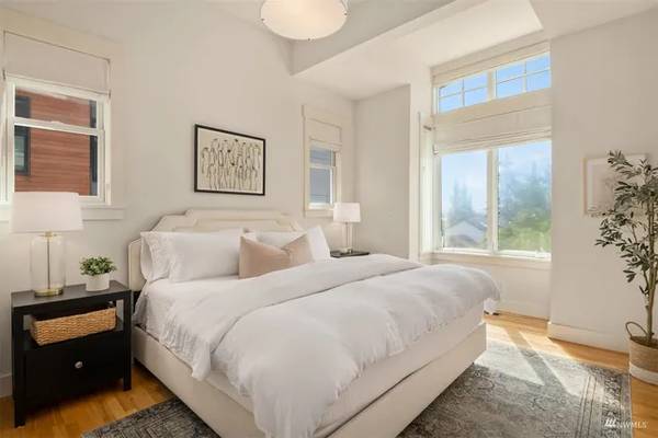 $2,030 / 1br - Live in or rent this beautiful cottage while you wait for permits (Kirkland, WA)63814711893891124