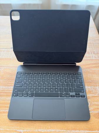 Apple Magic Keyboard -  iPad Pro 13 M4 or M5 1