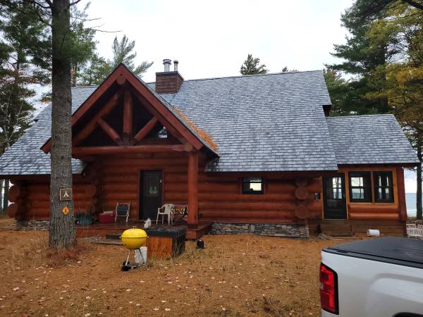 $899,000 / 4br - 2200ft2 - Log house on Lake Suprior (Newberry)64037895906945120