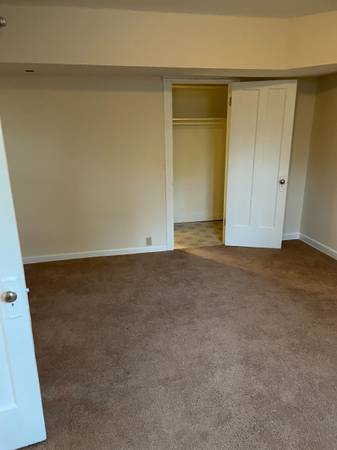 $1,190 / 1br - 1000ft2 - Large unit in Rogers Park, near metra (Rogers Park)63959877085827120