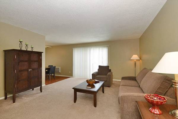 $924 / 2br - 985ft2 - Call Today, Leasing Now, Professionally Managed! (DeKalb)63981972087170121