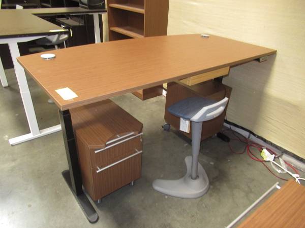Used 6' Bowfront Electric Adjustable Height Desk 1