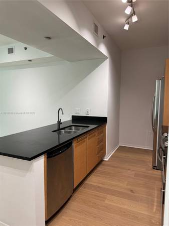 $3,300 / 1br - 774ft2 - Spacious 1bd with Stunning Corner Infinity Windows! (The Plaza- Brickell)64001847754114122
