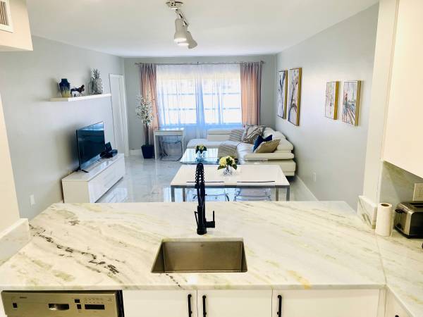 $2,800 / 1br - 900ft2 - STYLISH 1BR 1.5BA CONDO 1Block to Aventura Mall (Aventura)63825134851073121