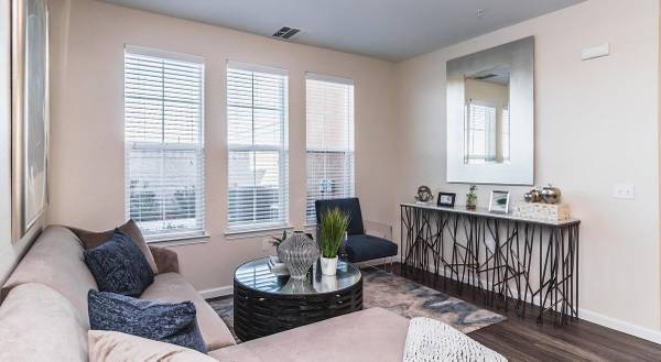 $2,795 / 3br - 1303ft2 - Durable vinyl plank flooring, Multiple picnic areas, Resident Events (Elk Grove)63844739550721121