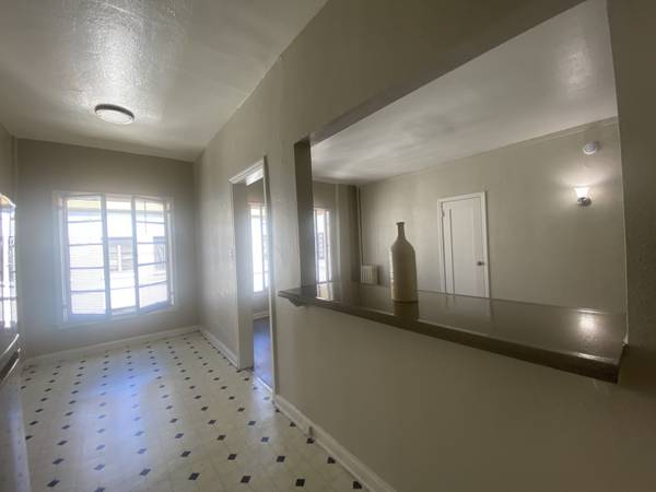 $1,375 Charming Studios Available ~ Tours Sat 9/20 2-5pm (Koreatown)63774528237315124