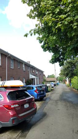 $1,450 / 2br - 650ft2 - Utilities PAID! SPACIOUS Ground Floor Apt. (Vancouver)63831771764099122
