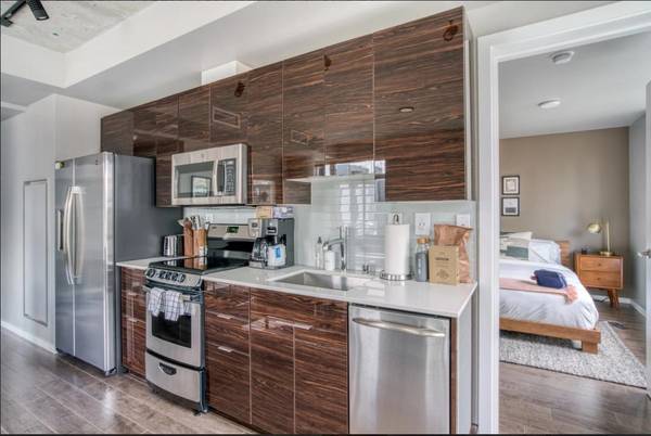 $2,887 / 1br - 794ft2 - Sophisticated 1 BR/1 BA with Central Air & Pet-Friendly (Belltown)63688531912579123