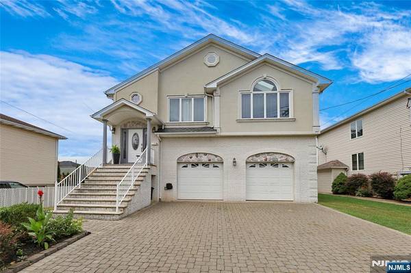 This home stands out! Home in Clifton. 4 Beds, 3 Baths 1