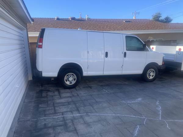 2017 Chevy express cargo  2500 6.0 29000  MiLE 1
