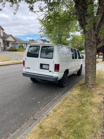 Furgoneta Ford E-250 2004 - $3500 (Buckley)63617855603331123