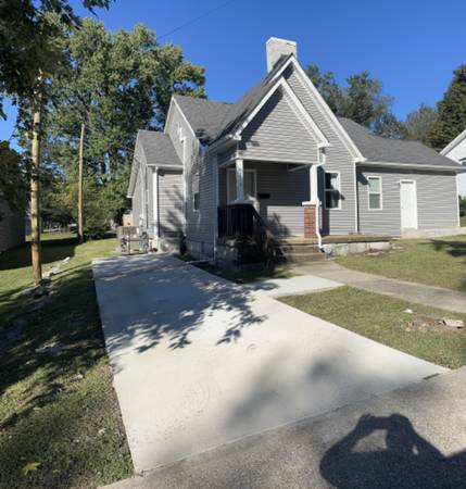 $1375.00 / 3br - 3 bed, 1 bath duplex. Fenced yard, close to school63904821478402120