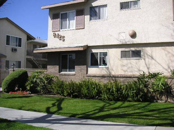 $1,995 / 2br - 875ft2 - UPDATED APARTMENT IN CONVENIENT AREA! (Northridge)63662653931011120
