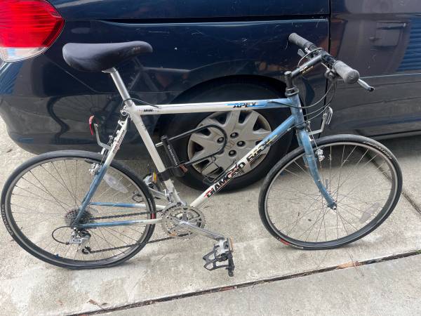 Vintage old school diamond back bike with road tires 1