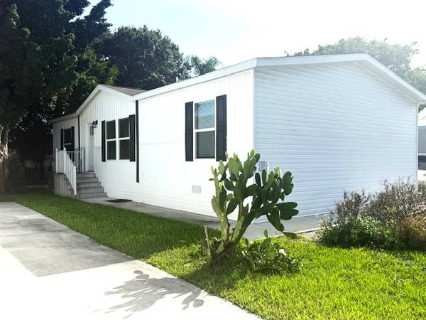 $1,789 / 3br - 1344ft2 - Beautiful location with privacy & comfort. Age restrictions apply. (Fort Pierce)63799908904451120