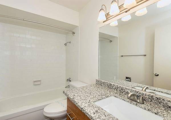 $1,650 / 2br - Armarios para Ropa de Cama, Piscina al Aire Libre, Explora las 10 acres del Parque Kane Road (Gresham)63842023602819123