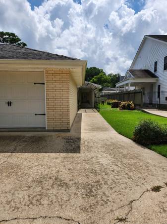 $2,000 / 2br - 1300ft2 - Old Metairie 2 bed , 2 bath (Metairie)63903421385730121