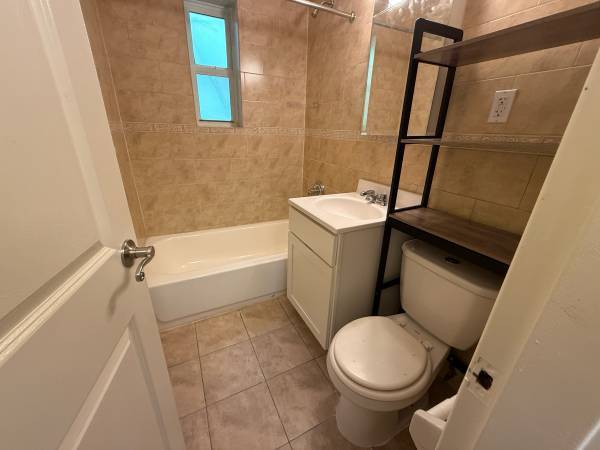 $900 / 1br - Amplio y elegante apartamento de una habitación cerca del centro de Lower Nob Hill (lower nob hill)63813640129027122