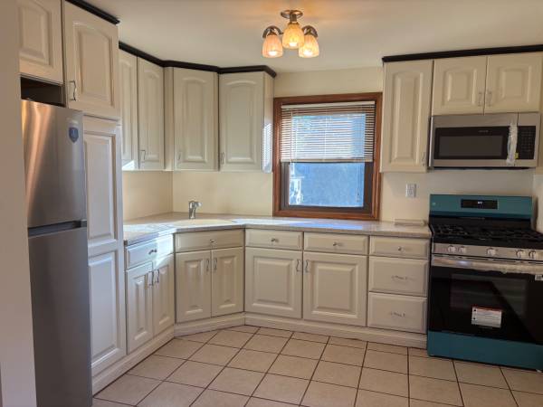 $2,400 / 2br - 820ft2 - Spacious 2 Bedroom Apartment - Heat and Hot Water included (Plainfiled)63762892808577120