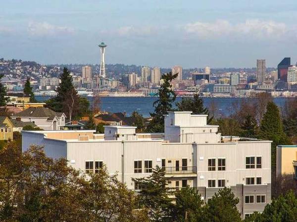 $1,700 / 1br - 584ft2 - Custom Hardwood Cabinets, On-Site Parcel Lockers (West Seattle)63773355343363121