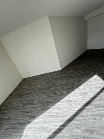 $1,995 / 1br - River North Convertible/1 Bedroom with Private Balcony, Pool & Gym (River North)63898734837763122
