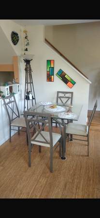 Glass diner table set with 4 chairs in chrome 1