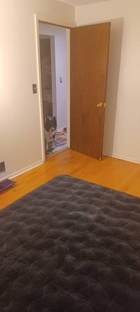 $700 Room w/ private 3/4 bathroom (Apple Vally)63990383959298121