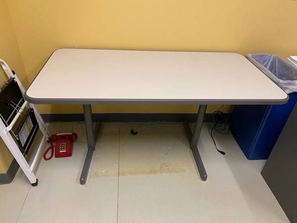 60″ × 30″ Rectangle Table – White Top with Grey Edge 1