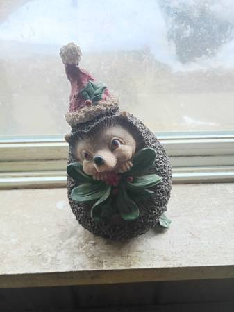 Vintage festive hedgehog figurine 1
