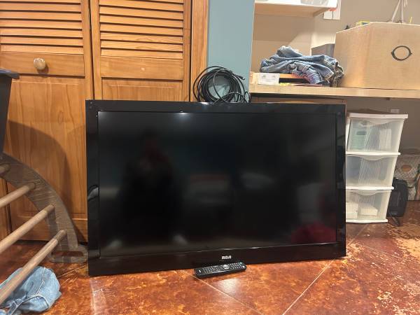 46” RCA TV with remote 1