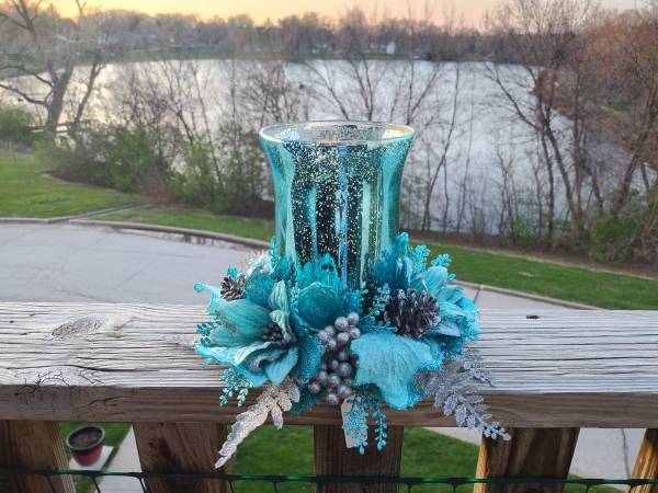 Glass vase centerpiece with flower arrangement 1