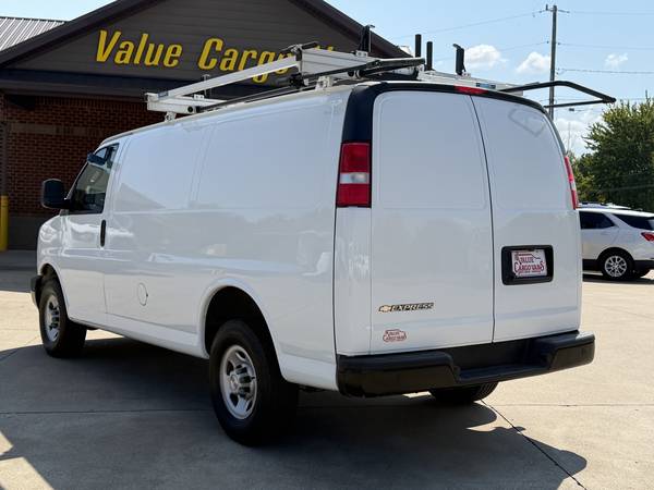 2023 Chevrolet Express 2500 - Photo 5