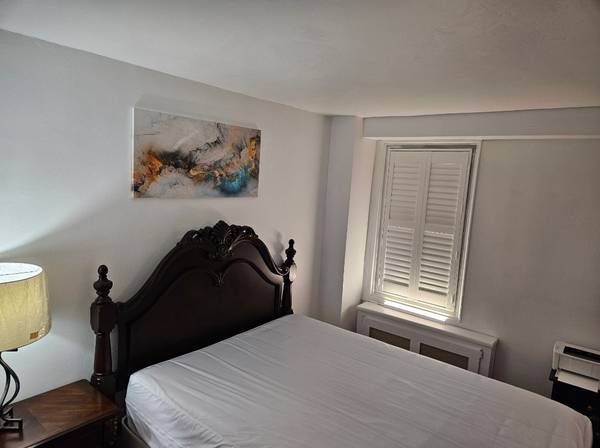 $1,200 / 1br - 750ft2 - *** ONLY $1,200 Bedroom with Parking and all Utilities included (Stamford)63886654813697120