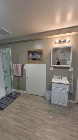$570 Room with bath and backyard access offered now (san leandro)63667872441091122