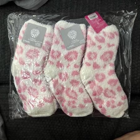 NWT Fuzzy Slipper Socks Vince Camuto 3 pairs 1