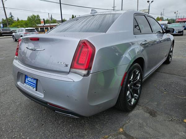 **Súper oferta** 2018 Chrysler 300 S **Financiamos** - $16,999 (#1 Selección de vehículos usados baysideautosales.)63473308889217124