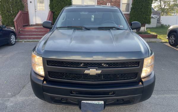 2011, Chevy Silverado,1500,V8, cabina regular,4x4,automático, excelente estado - $6,500 (North Hampton)63654724871683122