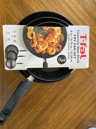 Brand New T-Fal titanium non-stick set of 3 frying pans 1